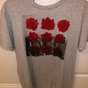 Grey T-Shirt With Roses